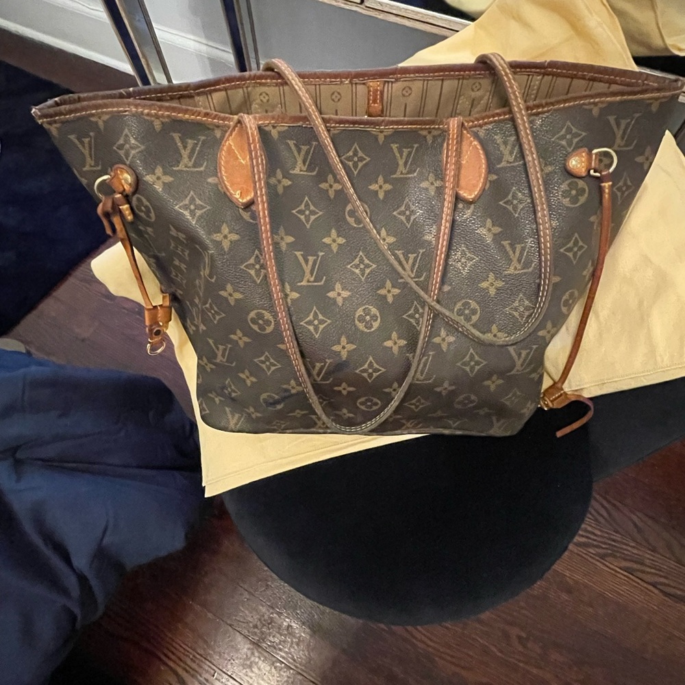 Authentic Louis Vuitton Neverfull Bag MM